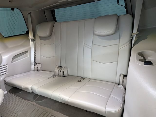 Used 2019 Cadillac Escalade Luxury AWD/4WD image 17