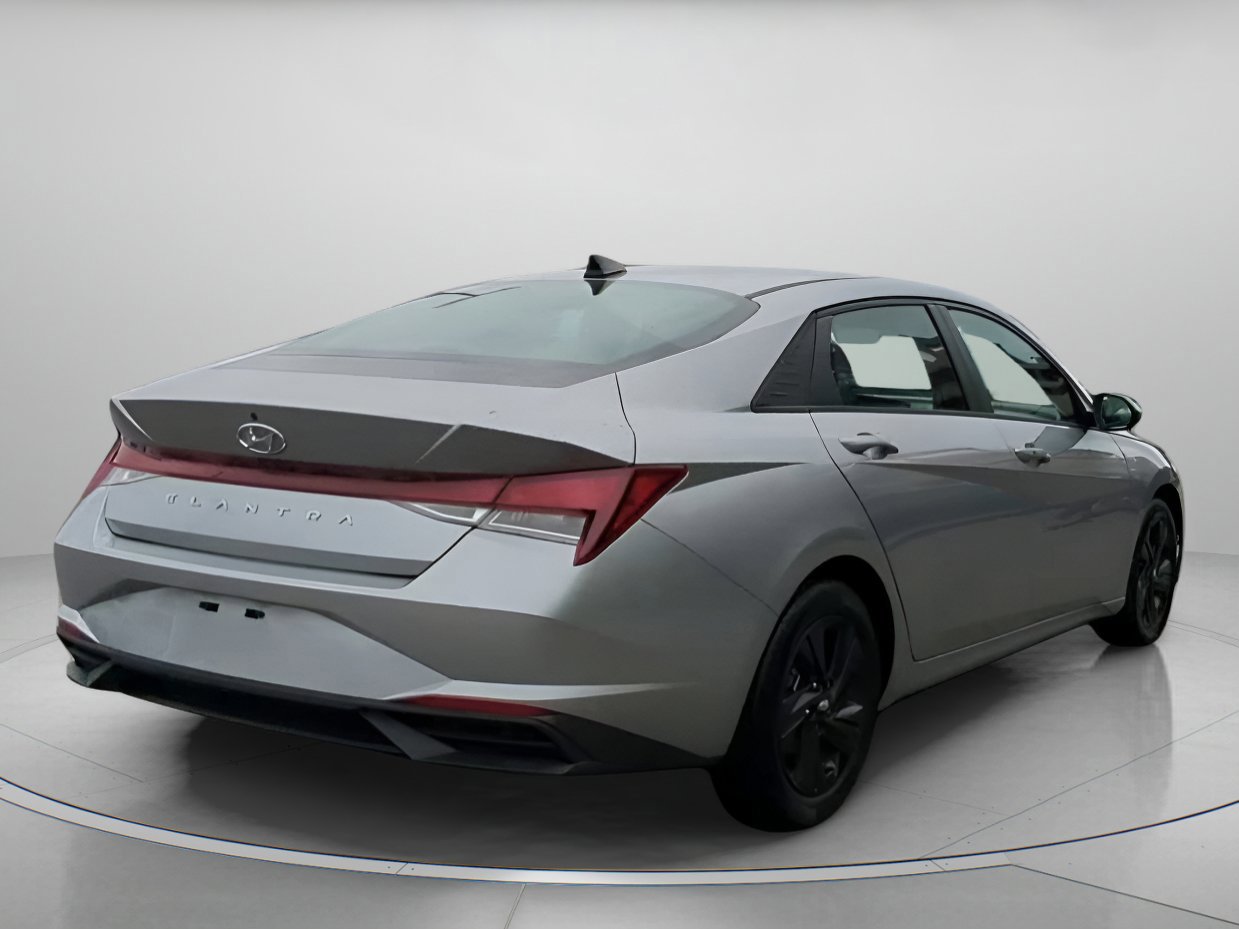 Used 2023 Hyundai Elantra SEL w/ Cargo Package image 19