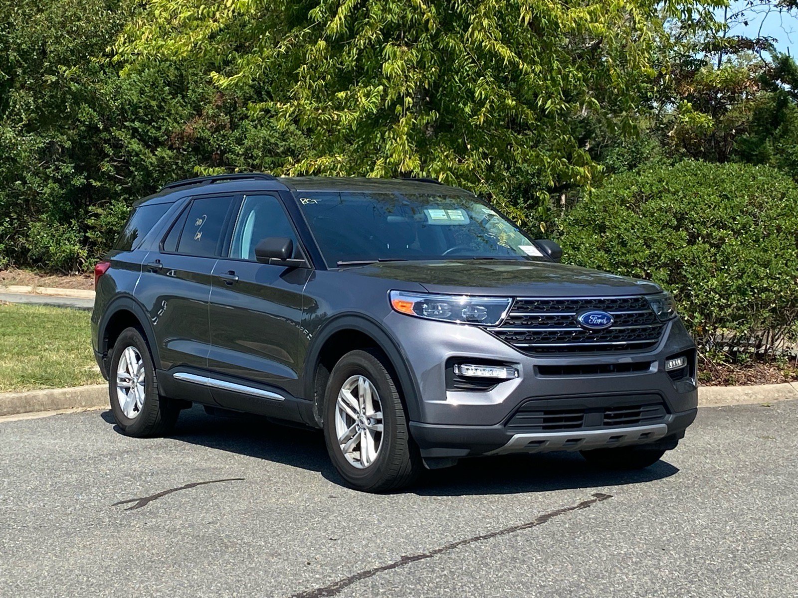 Certified 2024 Ford Explorer XLT w/ Equipment Group 202A AWD/4WD image 2