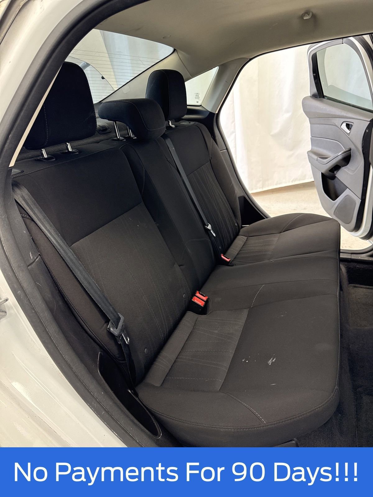 Certified 2018 Ford Focus SE FWD image 28