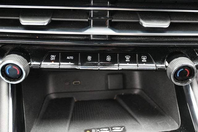 Used 2025 Chevrolet Traverse LT FWD image 25