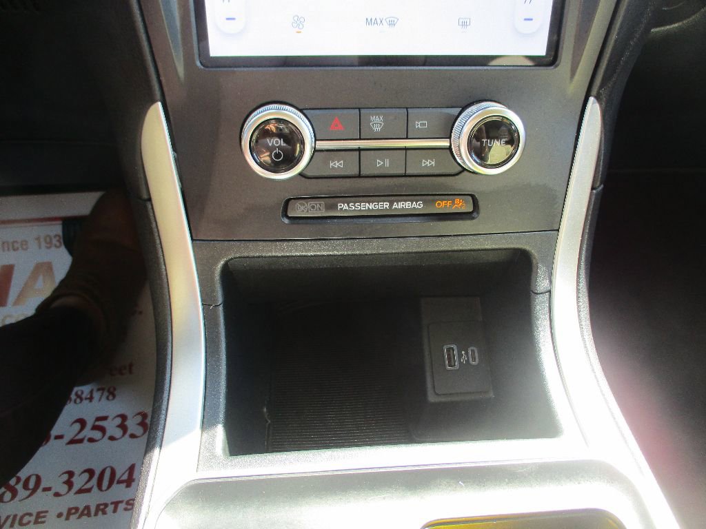 Certified 2024 Ford Edge SE image 8