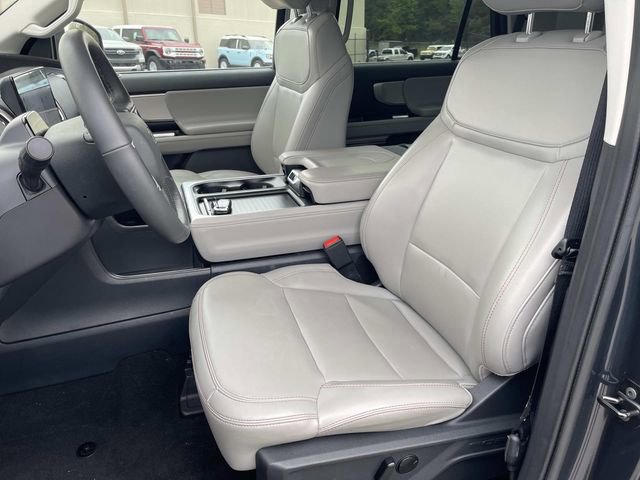 Certified 2025 Ford Expedition Active image 12