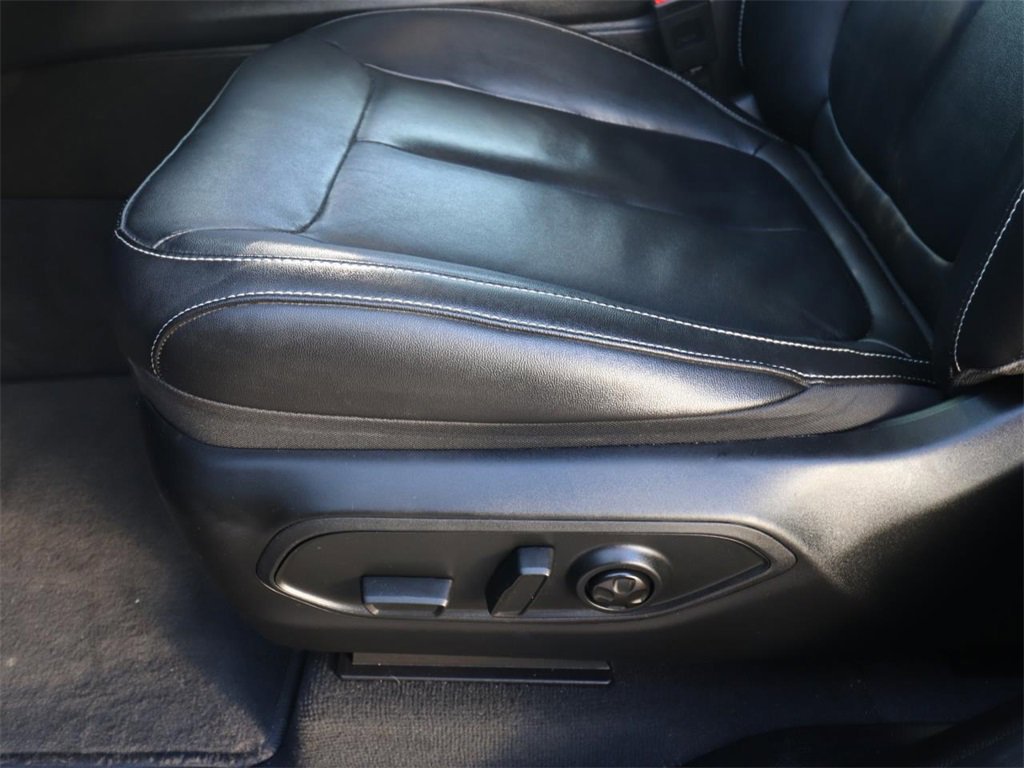 Used 2023 Jeep Grand Cherokee Limited w/ Black Appearance Package image 16