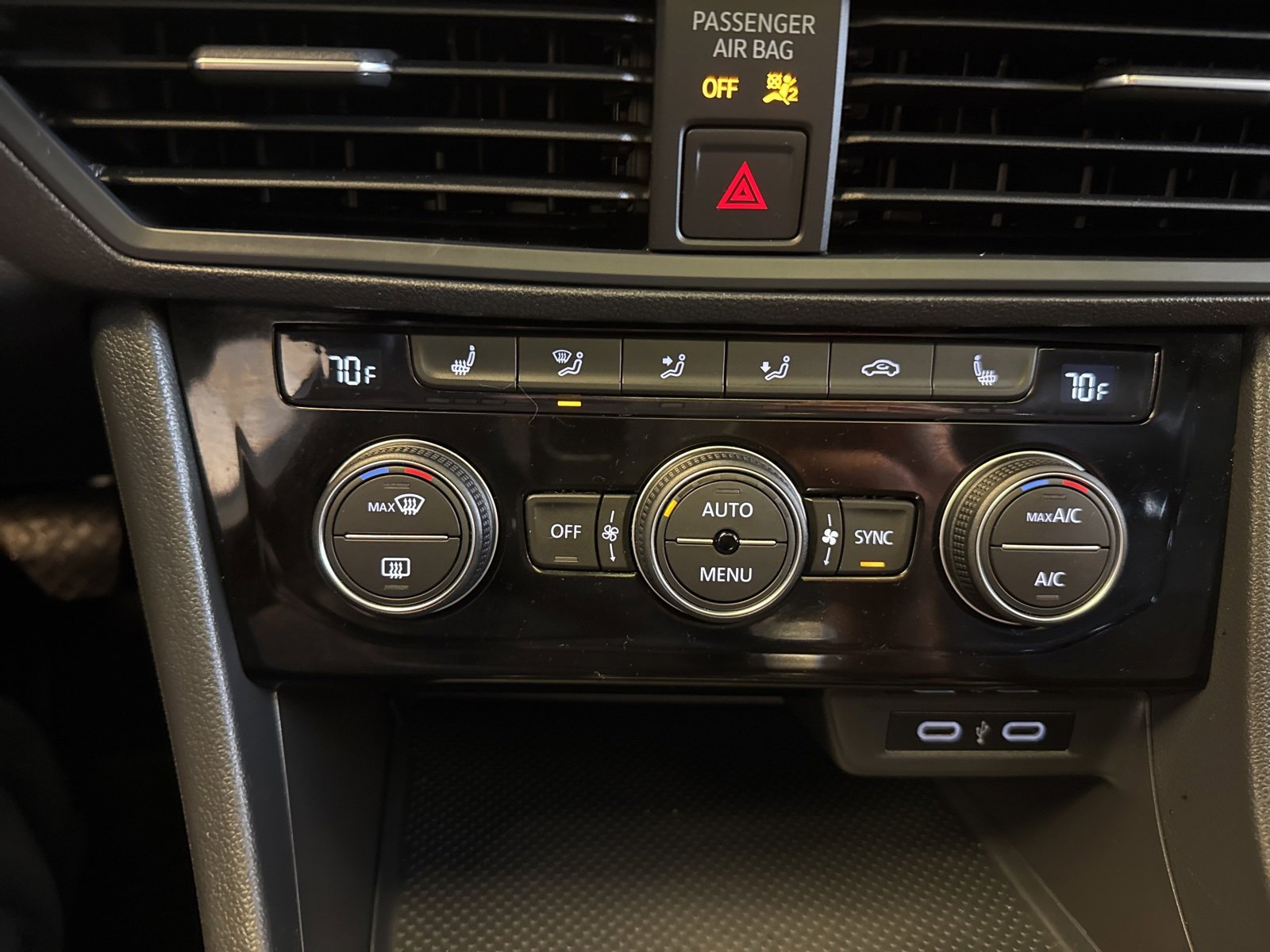 Used 2022 Volkswagen Jetta SE w/ Panoramic Sunroof Package image 27