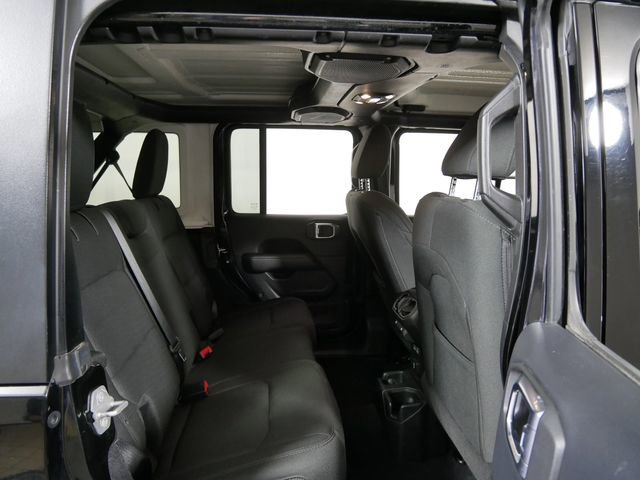Used 2019 Jeep Wrangler Unlimited Sahara image 12