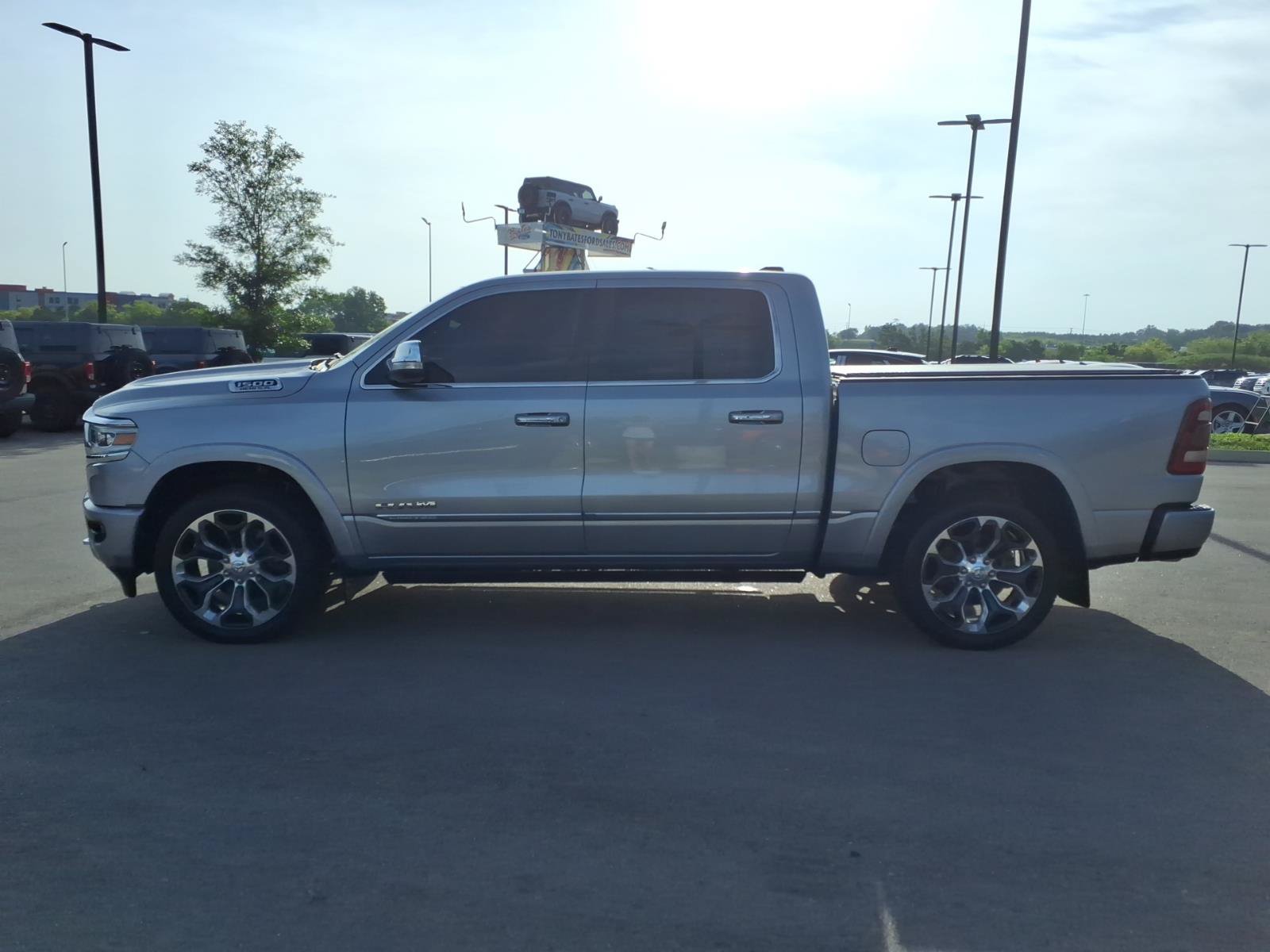 Used 2022 RAM 1500 Limited w/ Body Color Bumper Group AWD/4WD image 6