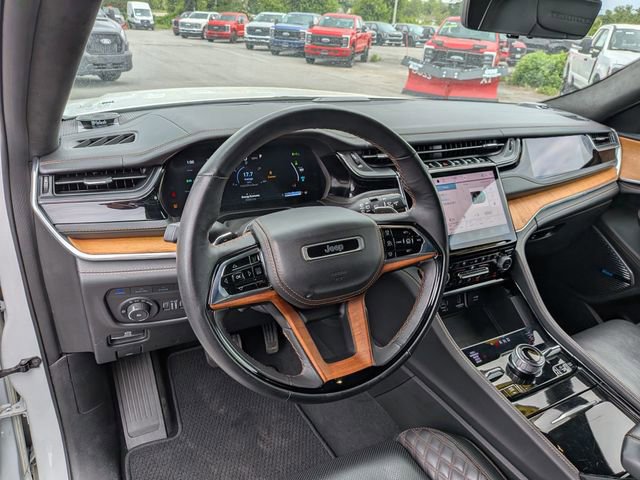 Used 2022 Jeep Grand Cherokee Summit AWD/4WD image 7