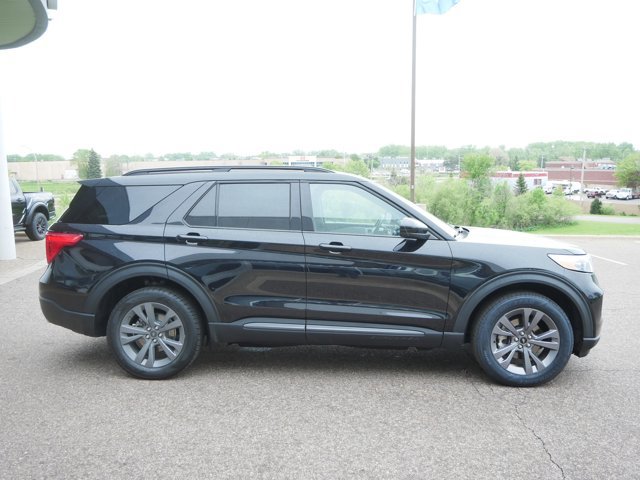 Certified 2023 Ford Explorer XLT w/ Equipment Group 202A AWD/4WD image 4