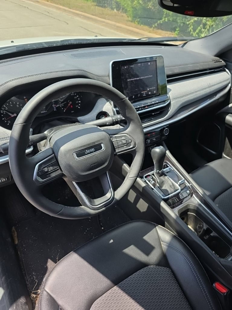 Used 2025 Jeep Compass Latitude AWD/4WD image 5