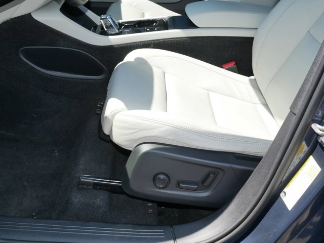 Used 2019 Volvo XC40 T5 Inscription AWD/4WD image 13