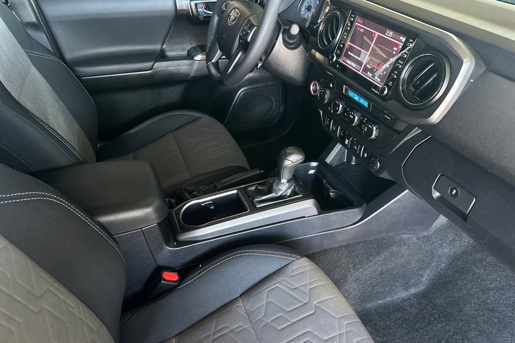 Used 2021 Toyota Tacoma TRD Off-Road w/ Technology Package AWD/4WD image 18