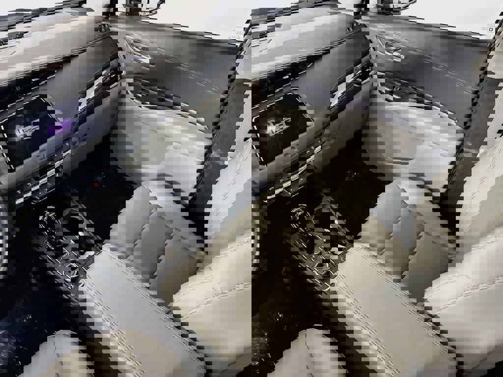 Used 2022 Cadillac XT4 Luxury w/ Cold Weather Package image 14