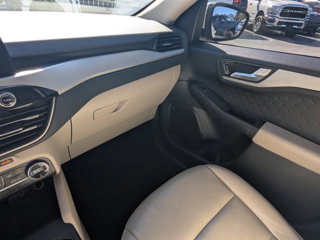 Certified 2020 Ford Escape SE image 18