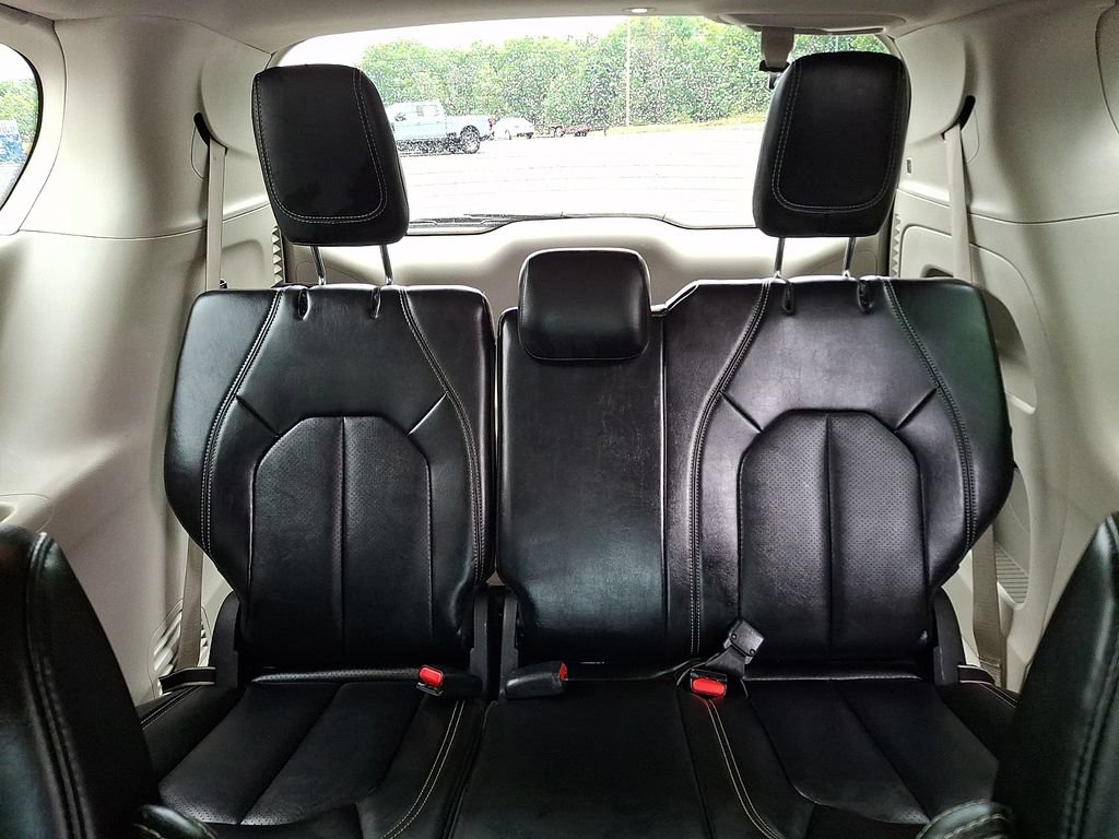 Used 2024 Chrysler Pacifica Touring-L FWD image 14