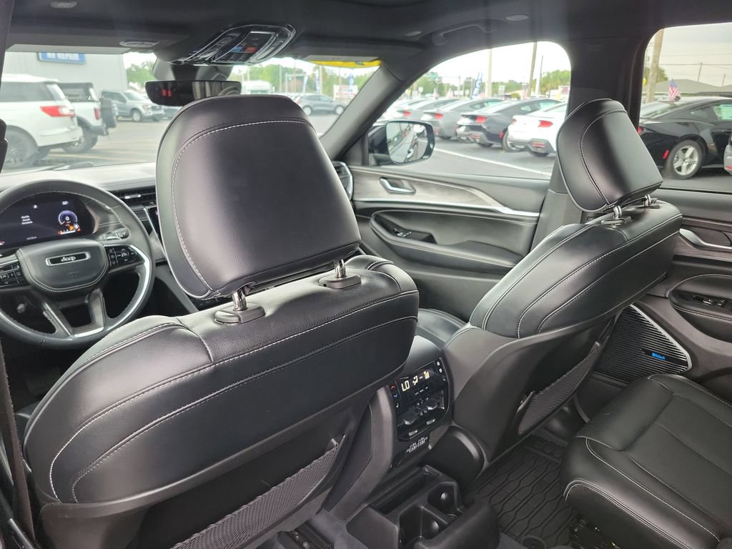 Used 2023 Jeep Grand Cherokee L Overland AWD/4WD image 12