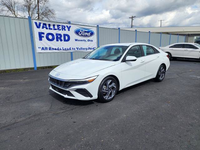 Used 2025 Hyundai Elantra SEL FWD image 1