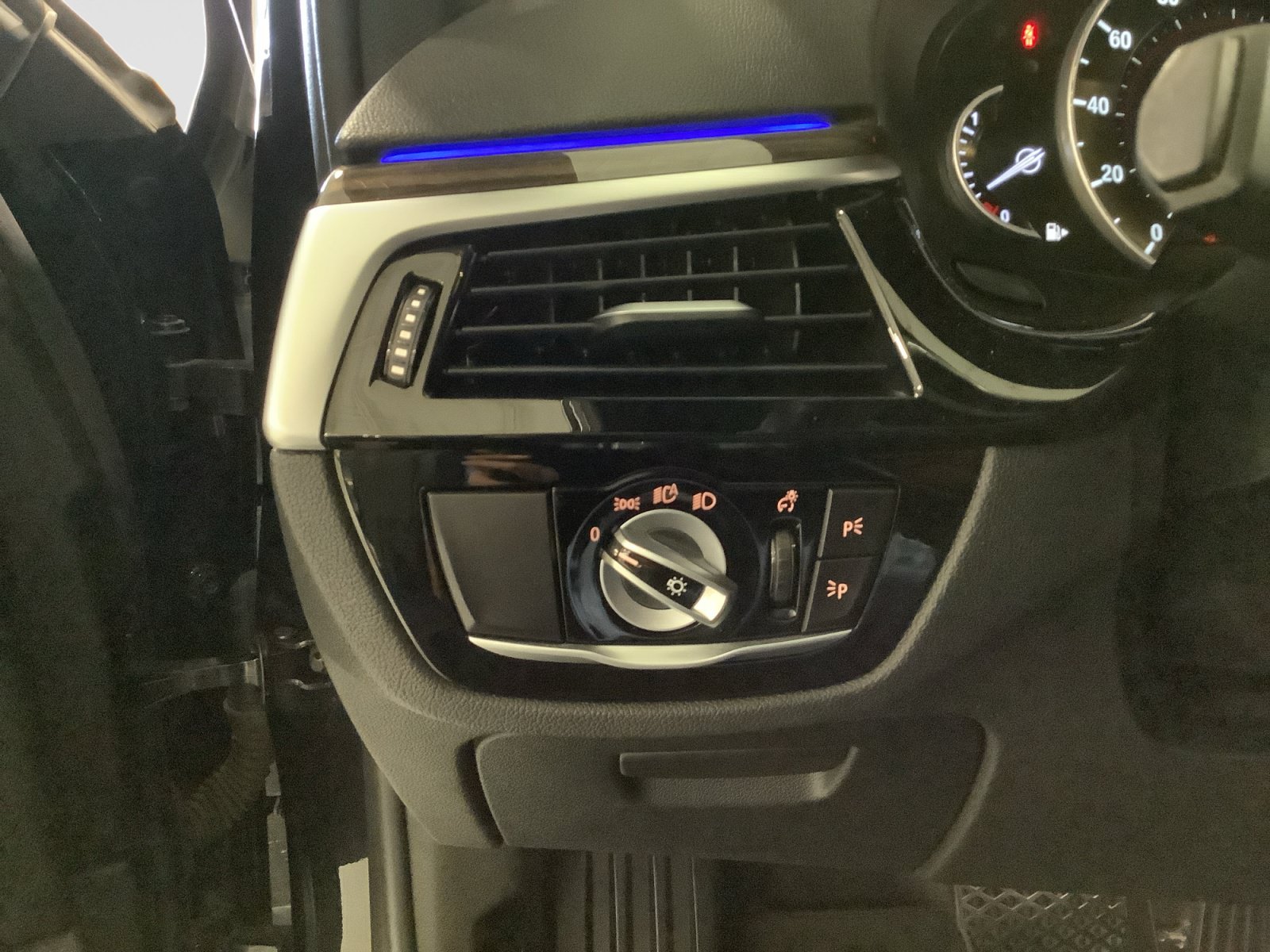 Used 2019 BMW 530i RWD image 18