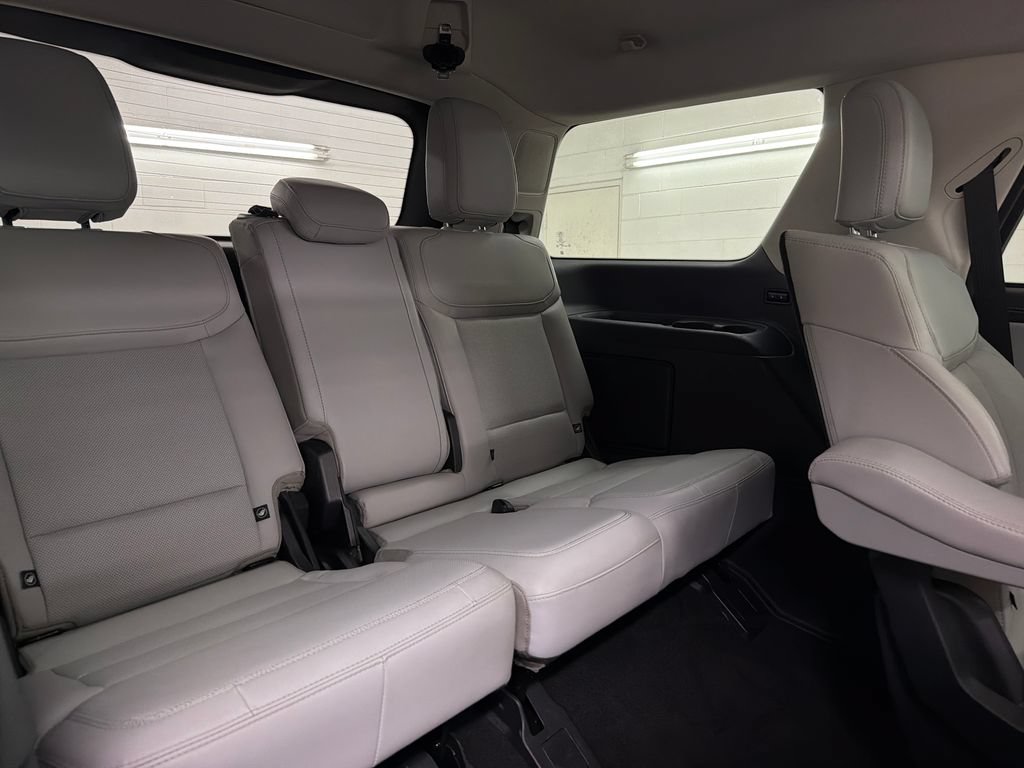 Certified 2025 Ford Expedition Platinum w/ Driver's Package AWD/4WD image 35
