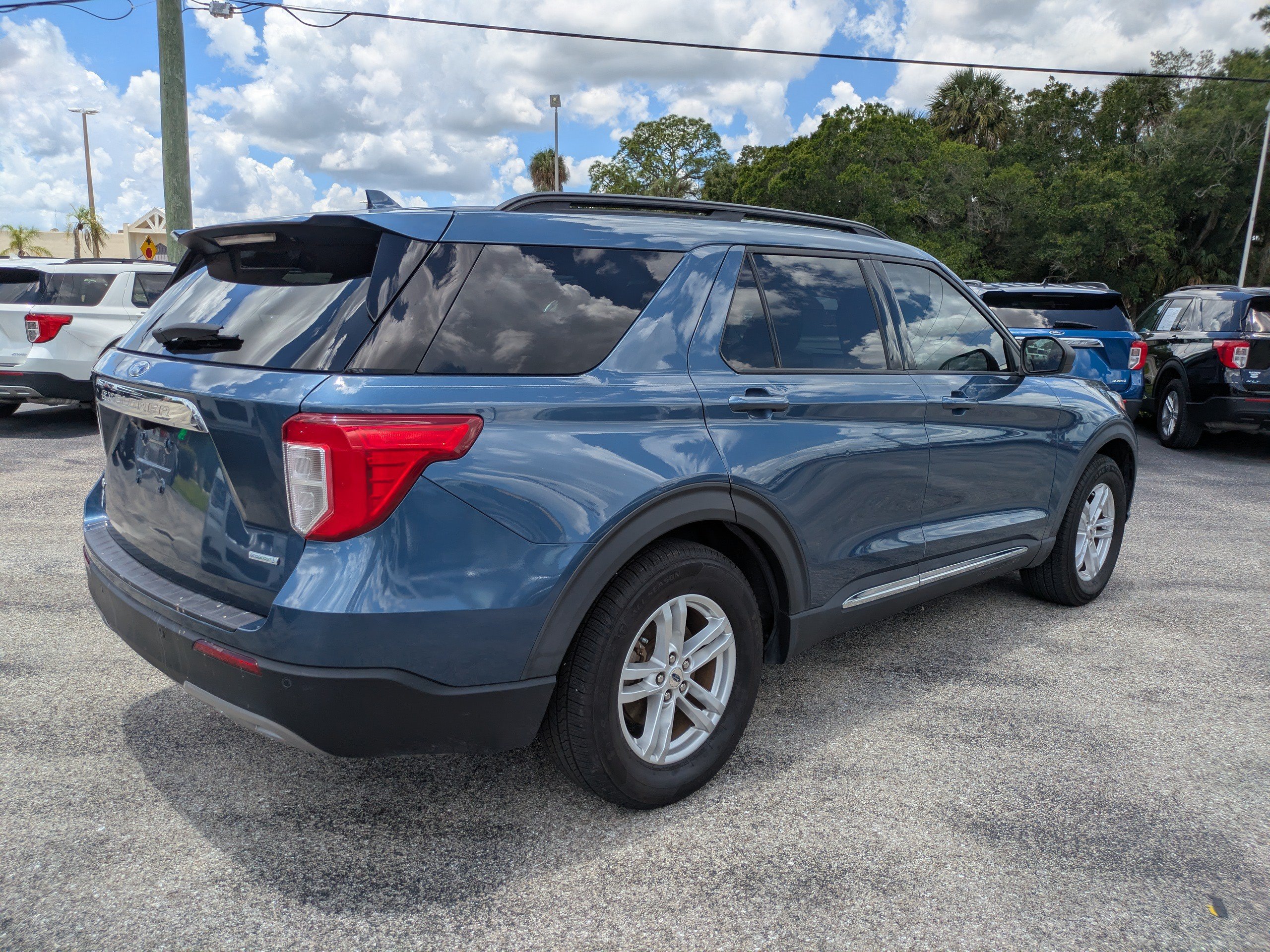 Certified 2020 Ford Explorer XLT w/ Equipment Group 202A RWD image 4