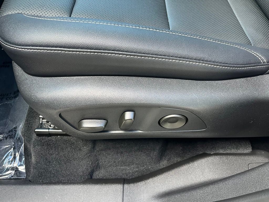Used 2026 Chevrolet Traverse LT AWD/4WD image 38