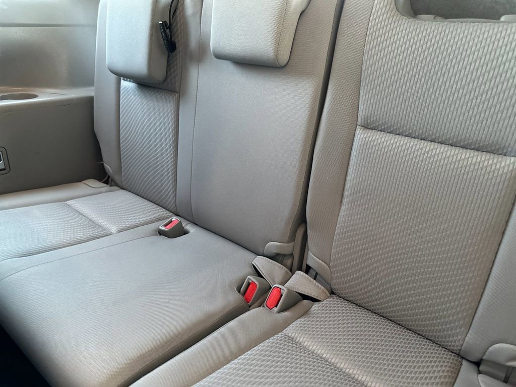 Used 2019 Toyota Highlander LE FWD image 14
