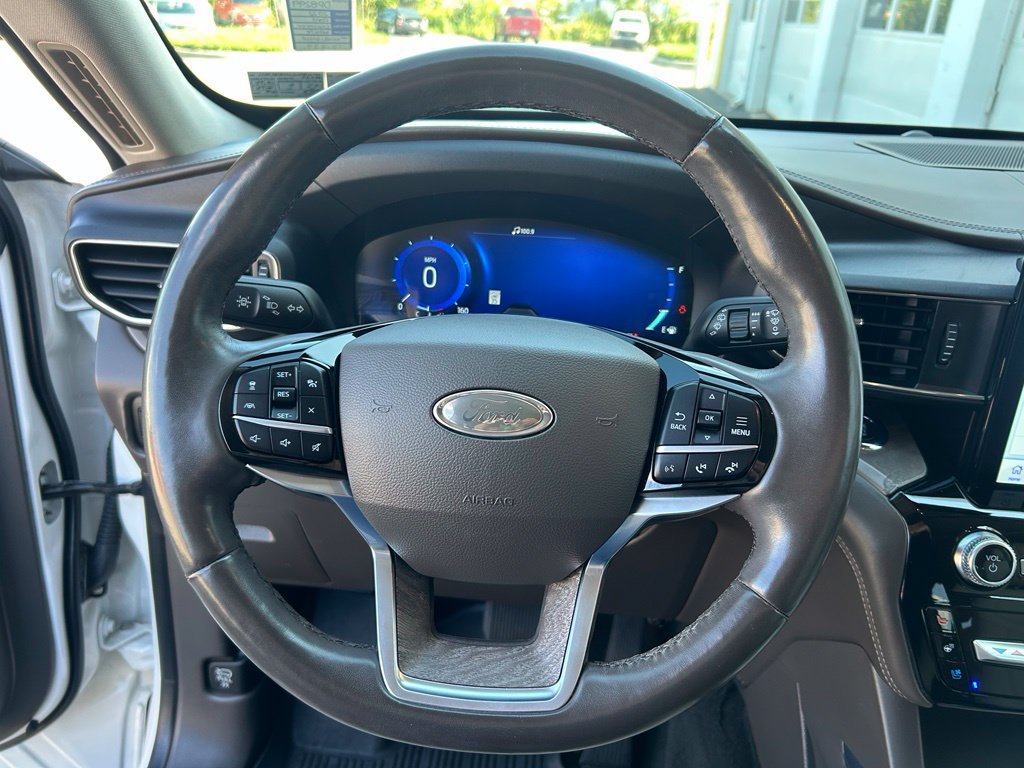 Certified 2022 Ford Explorer Platinum w/ Equipment Group 601A AWD/4WD image 45