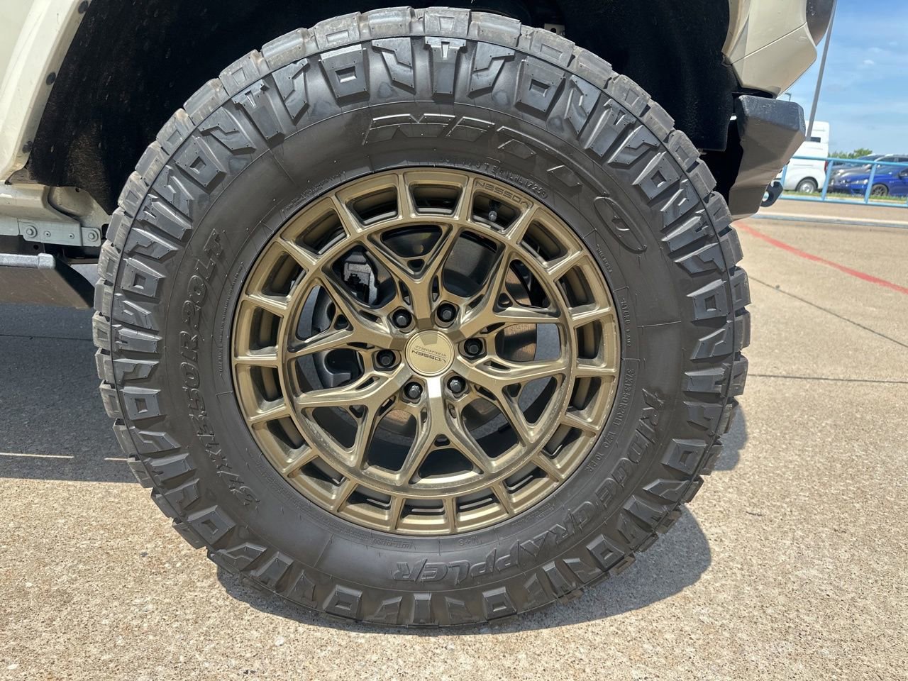 Certified 2025 Ford Bronco Raptor w/ Interior Carbon Fiber Pack AWD/4WD image 18