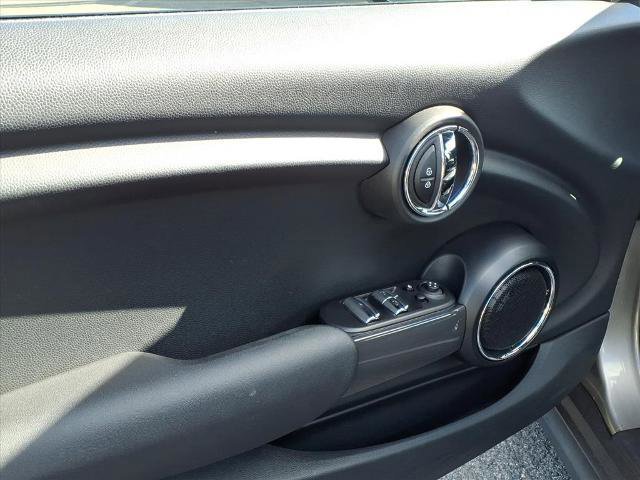 Used 2018 MINI Cooper Convertible image 7