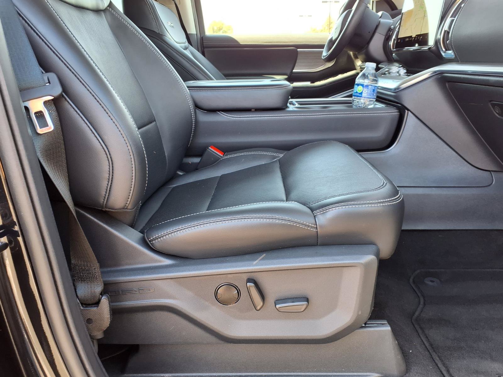 Certified 2025 Ford Expedition Platinum AWD/4WD image 11