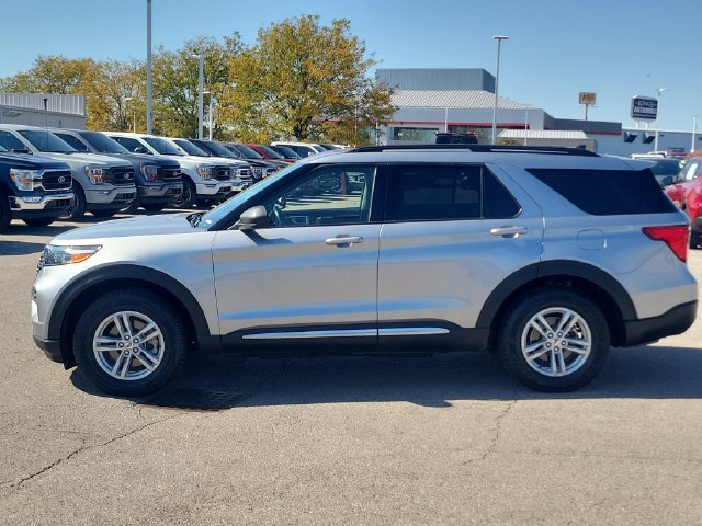 Certified 2022 Ford Explorer XLT w/ Equipment Group 202A AWD/4WD image 2