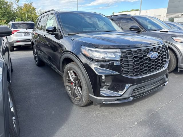 Certified 2025 Ford Explorer ST-Line w/ Premium Package AWD/4WD image 9