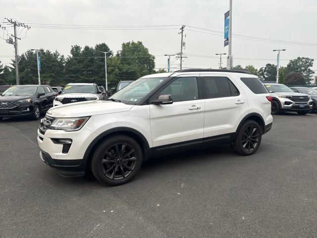 Certified 2018 Ford Explorer XLT w/ Equipment Group 202A AWD/4WD image 3
