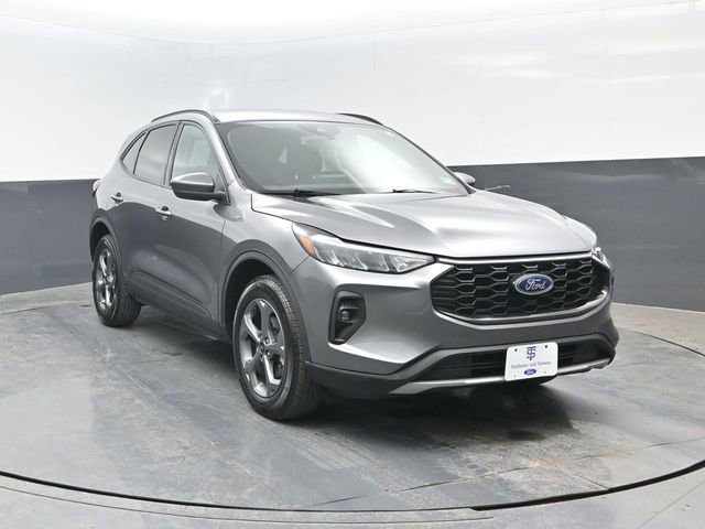 Certified 2025 Ford Escape ST-Line Select AWD/4WD image 2