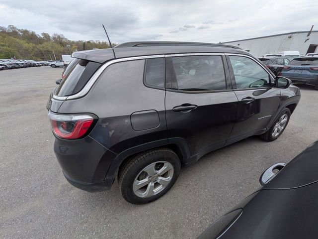 Used 2020 Jeep Compass Latitude w/ Cold Weather Group AWD/4WD image 5