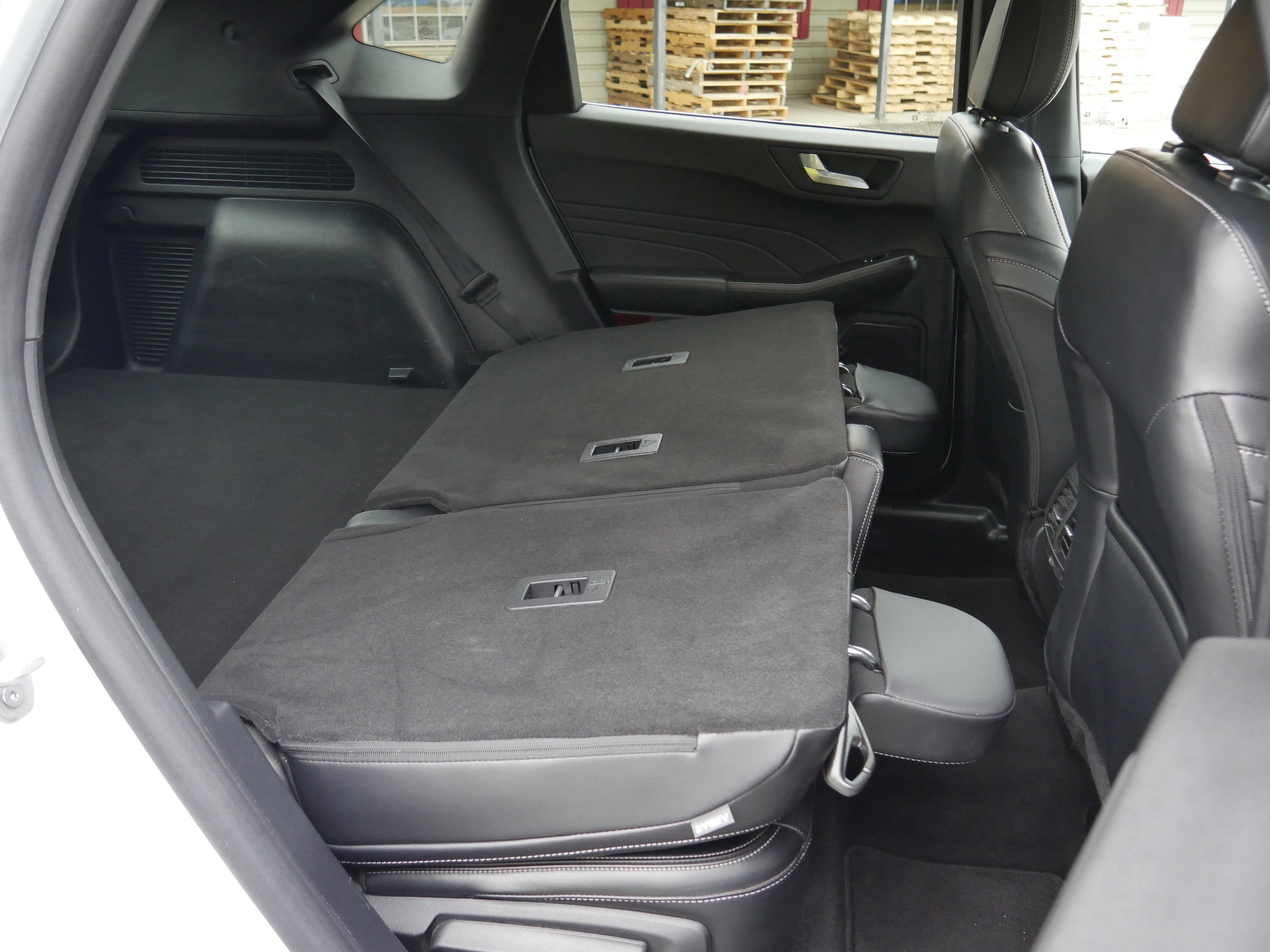 Certified 2025 Ford Escape Platinum AWD/4WD image 28