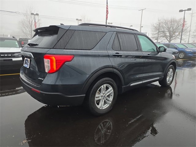 Certified 2024 Ford Explorer XLT image 3