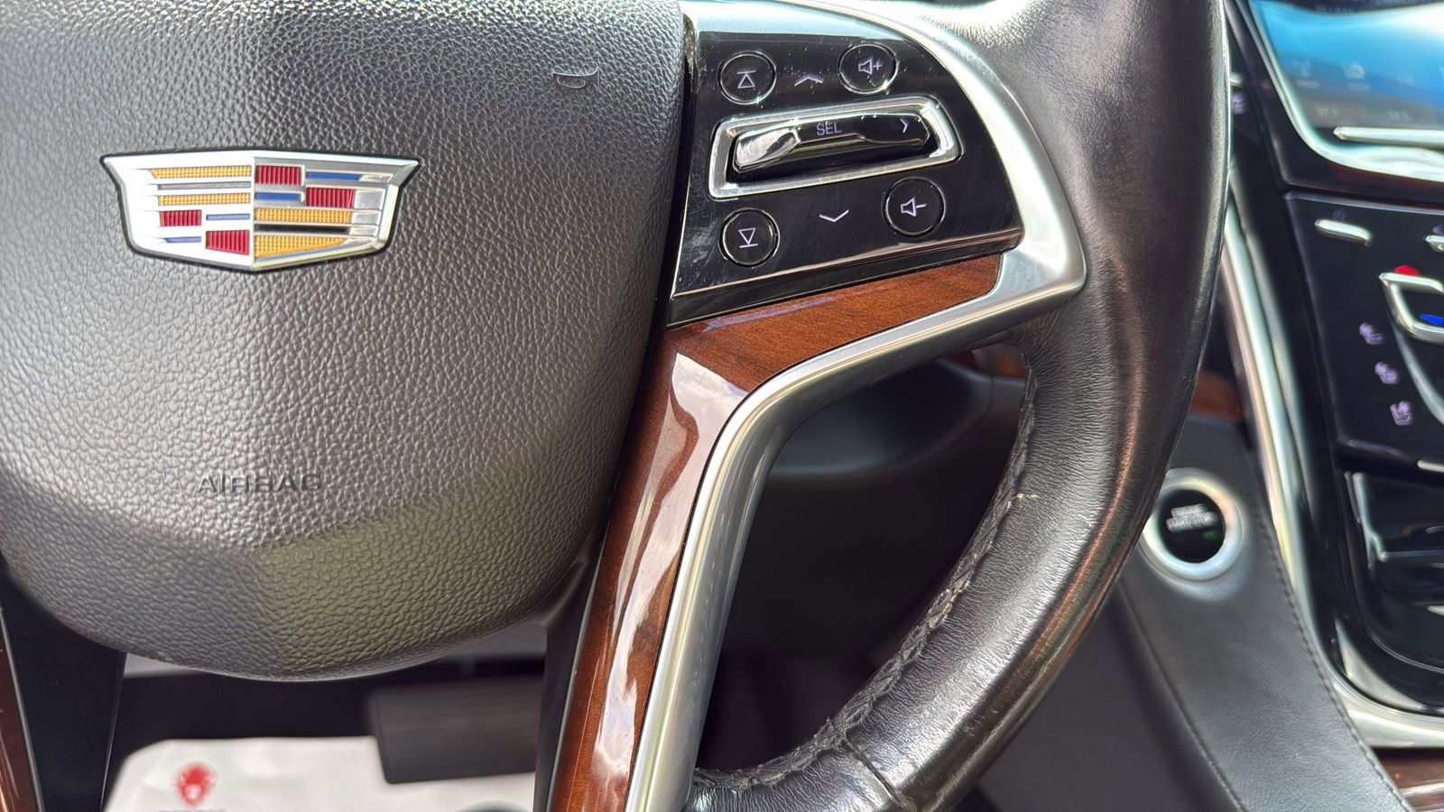 Used 2018 Cadillac Escalade Luxury RWD image 15