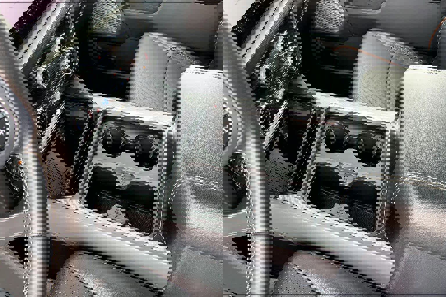 Certified 2025 Ford F250 Lariat w/ Tremor Off-Road Package image 16