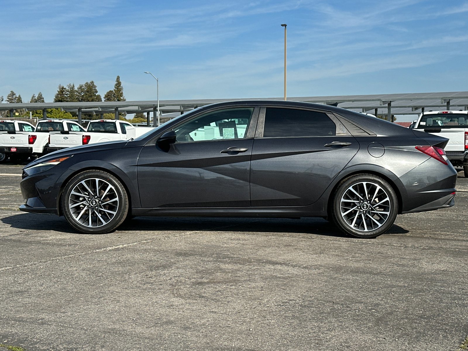 Used 2021 Hyundai Elantra SEL image 2