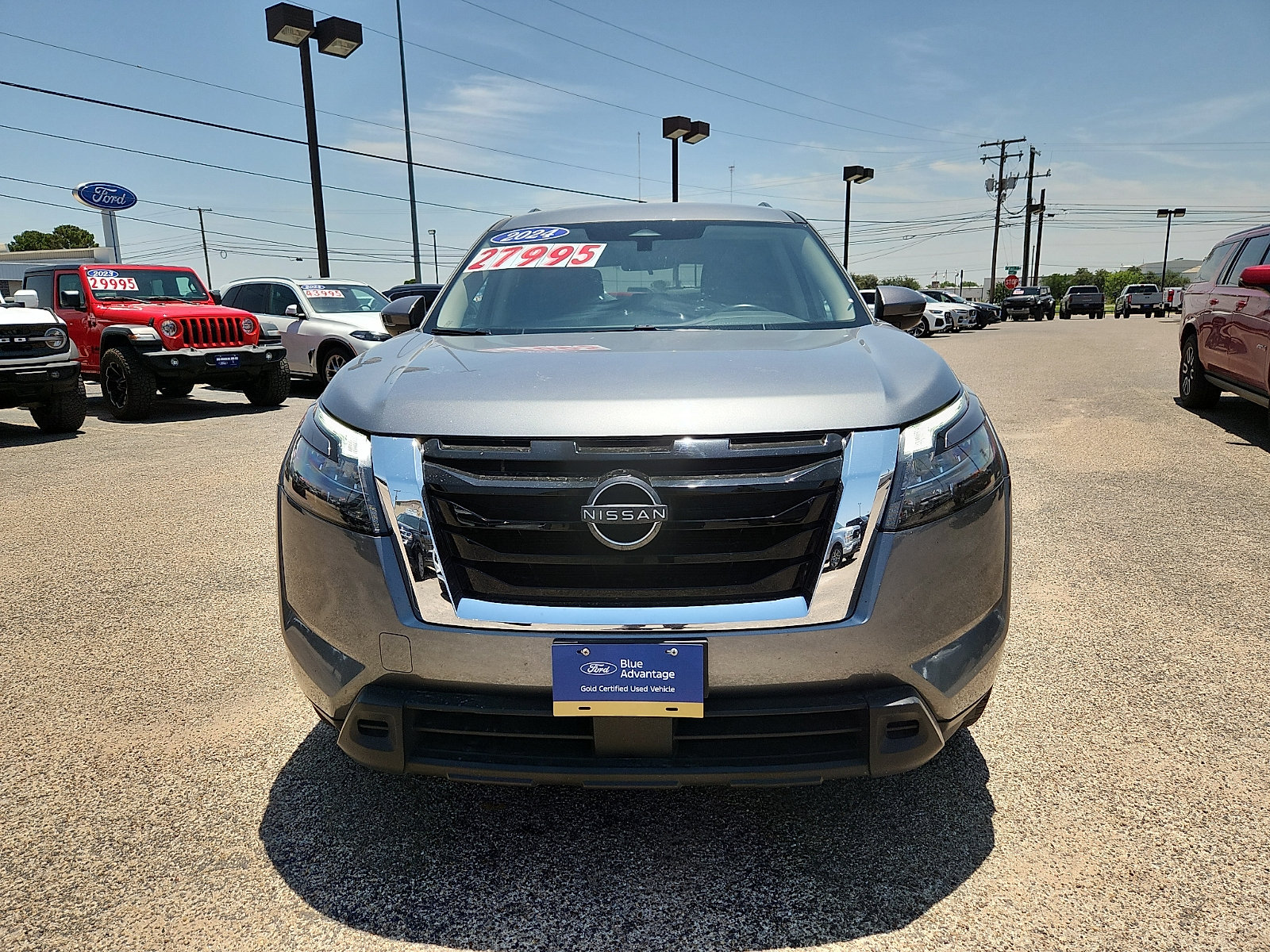 Used 2024 Nissan Pathfinder SV FWD image 2
