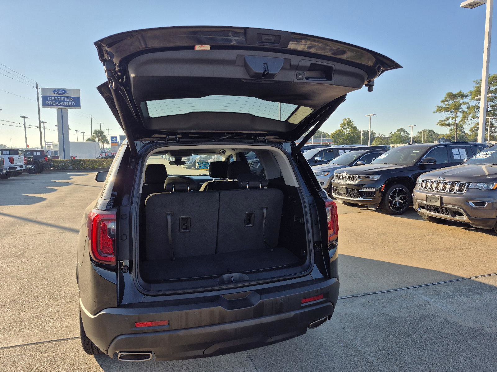 Used 2023 GMC Acadia SLE w/ Driver Convenience Package image 15