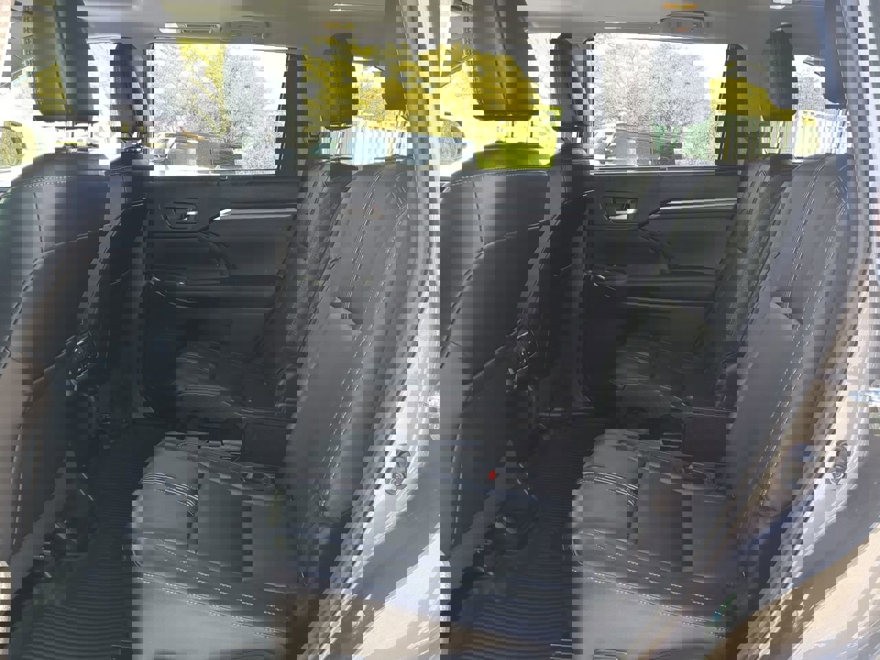 Used 2018 Toyota Highlander SE image 12