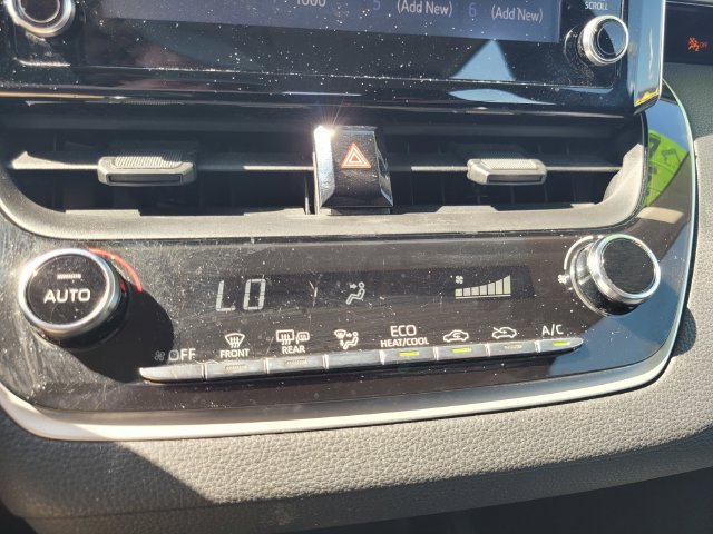 Used 2020 Toyota Corolla LE FWD image 24