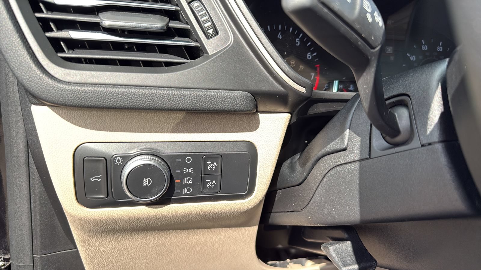 Certified 2020 Ford Escape SEL FWD image 17
