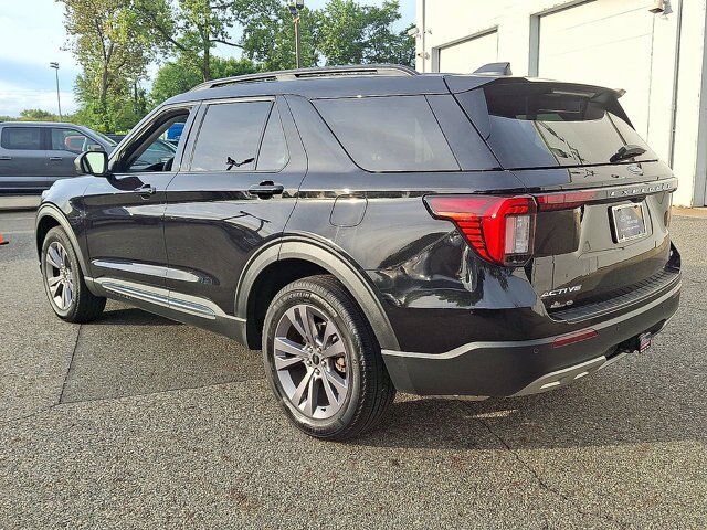 Certified 2025 Ford Explorer Active w/ Active Comfort Package AWD/4WD image 6
