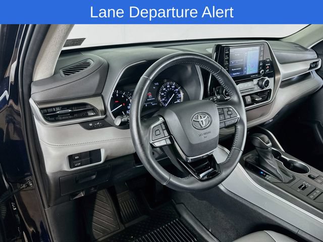 Used 2020 Toyota Highlander XLE AWD/4WD image 23