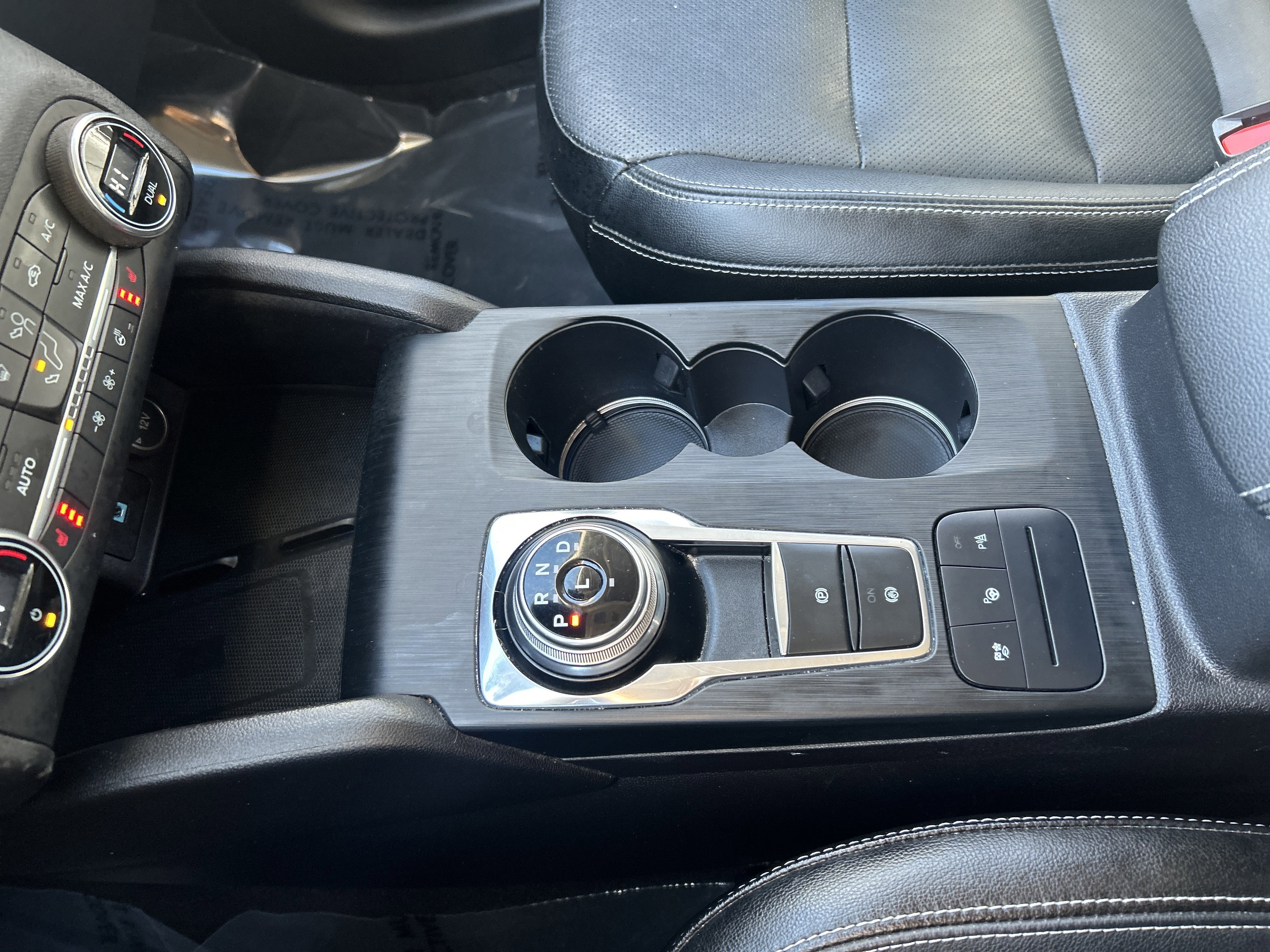 Certified 2020 Ford Escape Titanium w/ Titanium Premium Package 2.0 image 24