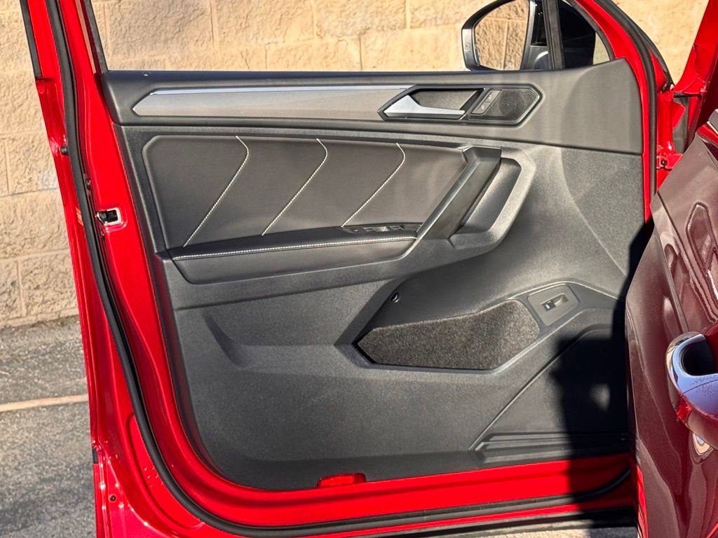 Used 2024 Volkswagen Tiguan SE R-Line FWD image 16