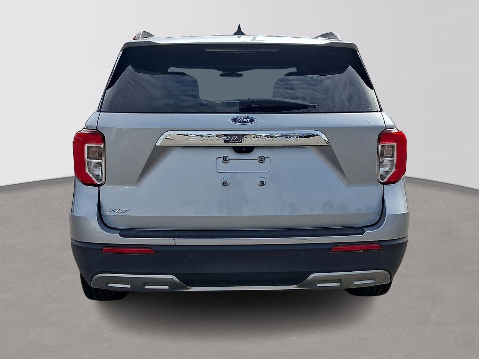 Certified 2022 Ford Explorer XLT w/ Equipment Group 202A RWD image 5